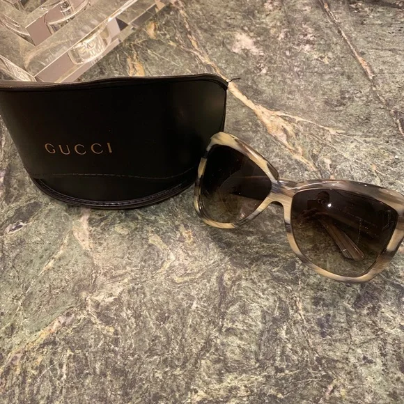 Gucci Horn Pattern Sunglasses display picture 2
